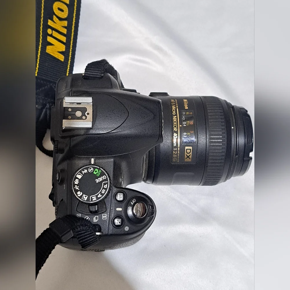 Nikon d3100 Af-s dx micro Nikkor 40mm f/2.8g Lens